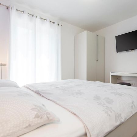 Holiday Home Rea Labin  Bagian luar foto